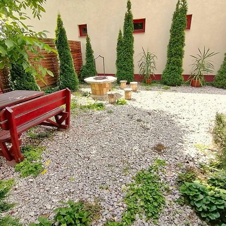 Villa Aida Apartman ไฮจ์ดุสโซบอสโล ภายนอก รูปภาพ