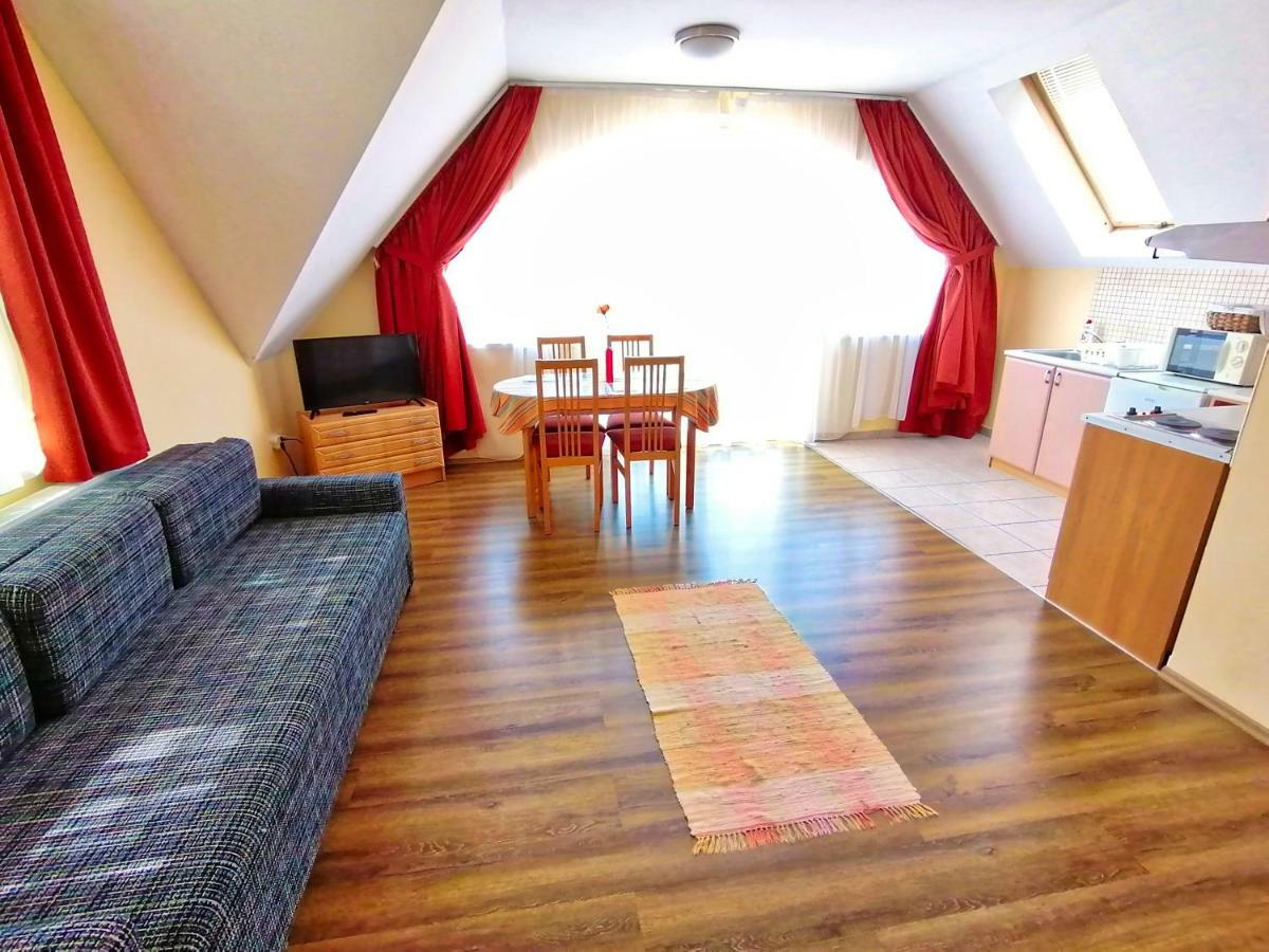Villa Aida Apartman ไฮจ์ดุสโซบอสโล ภายนอก รูปภาพ