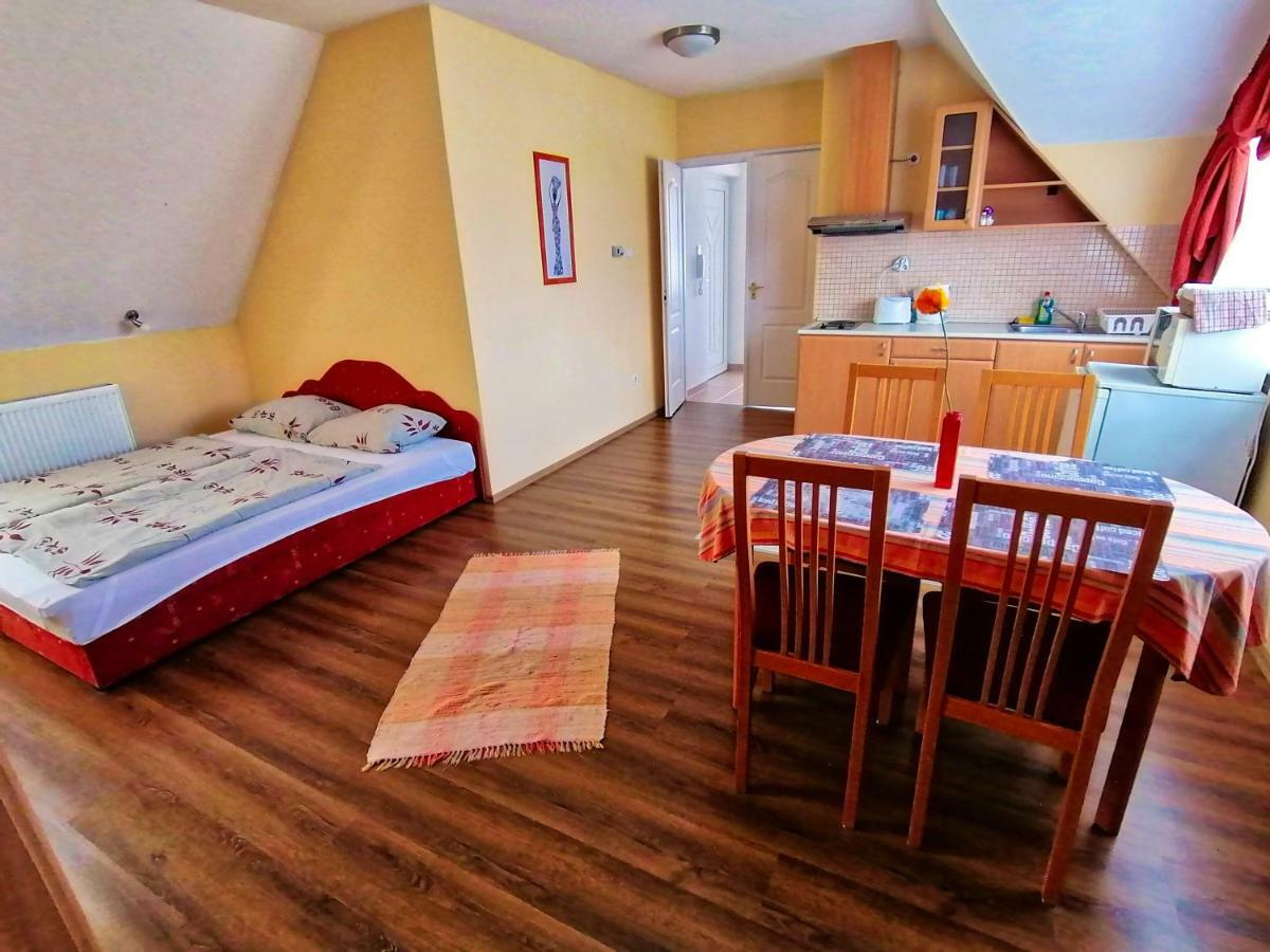 Villa Aida Apartman ไฮจ์ดุสโซบอสโล ภายนอก รูปภาพ