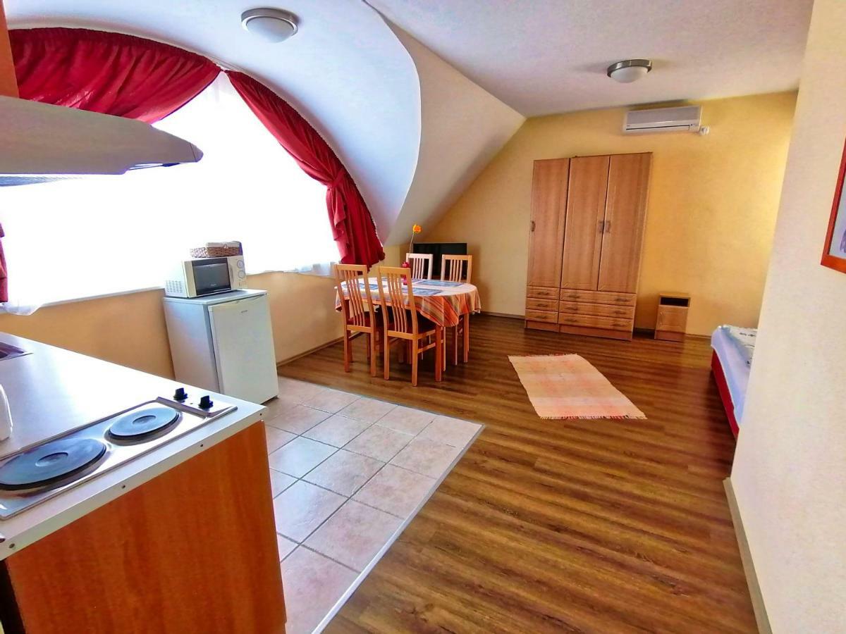 Villa Aida Apartman ไฮจ์ดุสโซบอสโล ภายนอก รูปภาพ