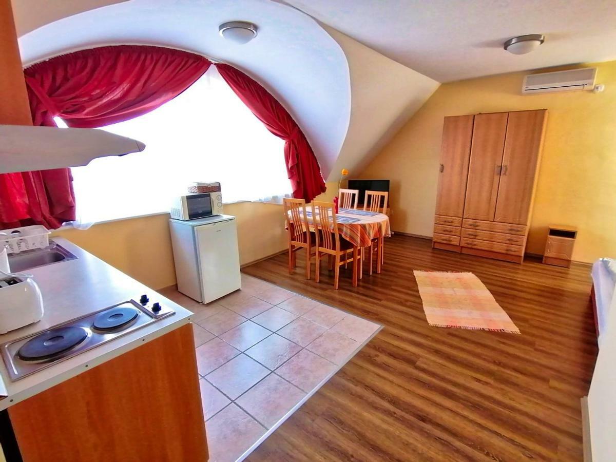 Villa Aida Apartman ไฮจ์ดุสโซบอสโล ภายนอก รูปภาพ