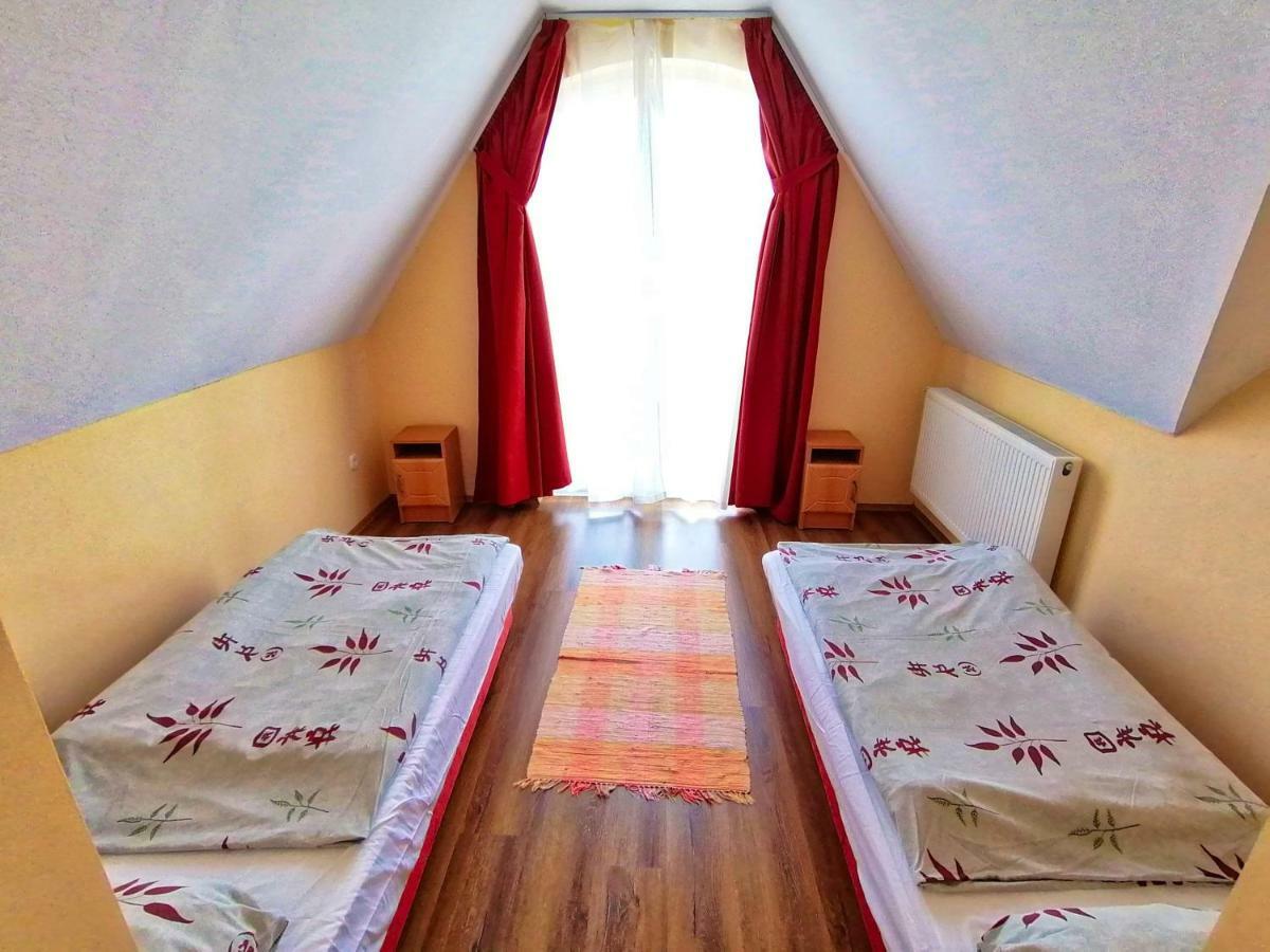 Villa Aida Apartman ไฮจ์ดุสโซบอสโล ภายนอก รูปภาพ