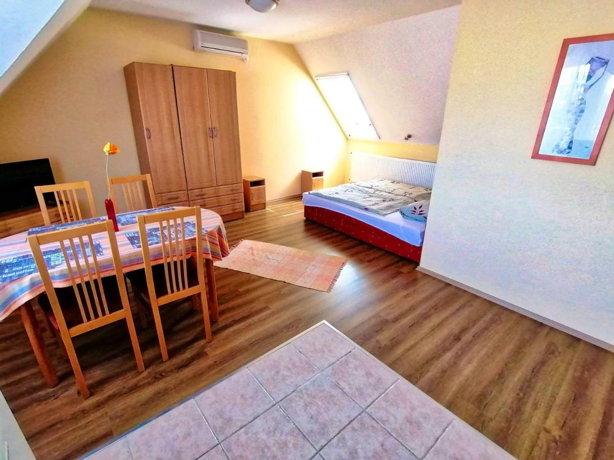Villa Aida Apartman ไฮจ์ดุสโซบอสโล ภายนอก รูปภาพ
