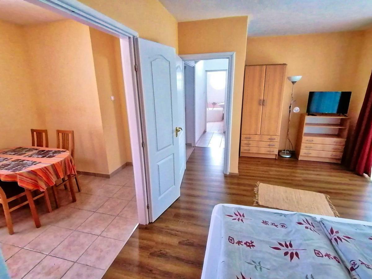 Villa Aida Apartman ไฮจ์ดุสโซบอสโล ภายนอก รูปภาพ