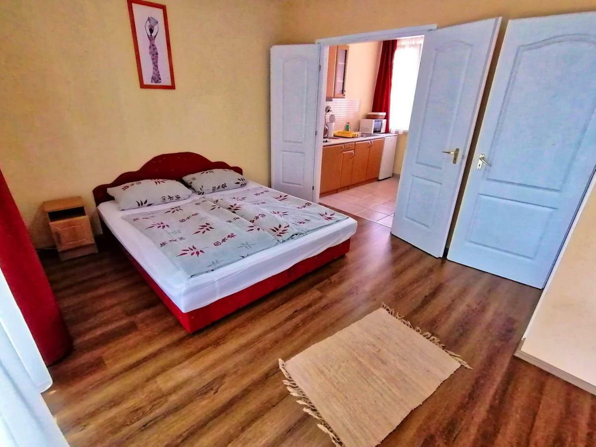 Villa Aida Apartman ไฮจ์ดุสโซบอสโล ภายนอก รูปภาพ