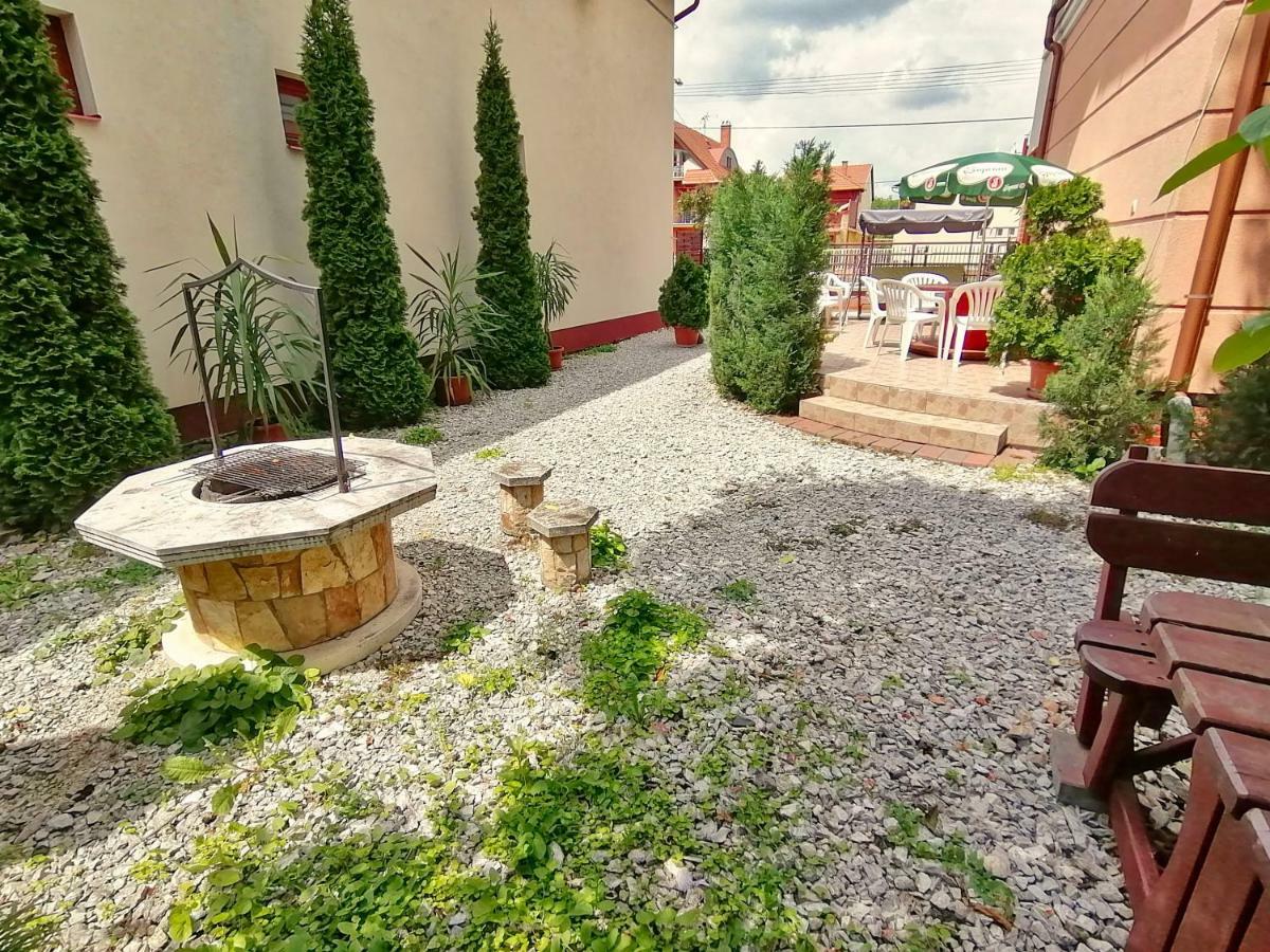 Villa Aida Apartman ไฮจ์ดุสโซบอสโล ภายนอก รูปภาพ