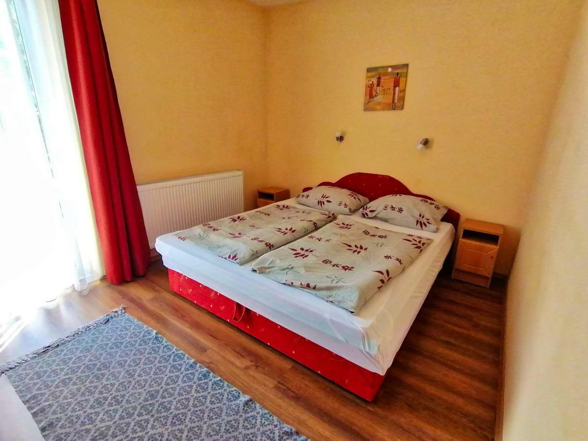 Villa Aida Apartman ไฮจ์ดุสโซบอสโล ภายนอก รูปภาพ