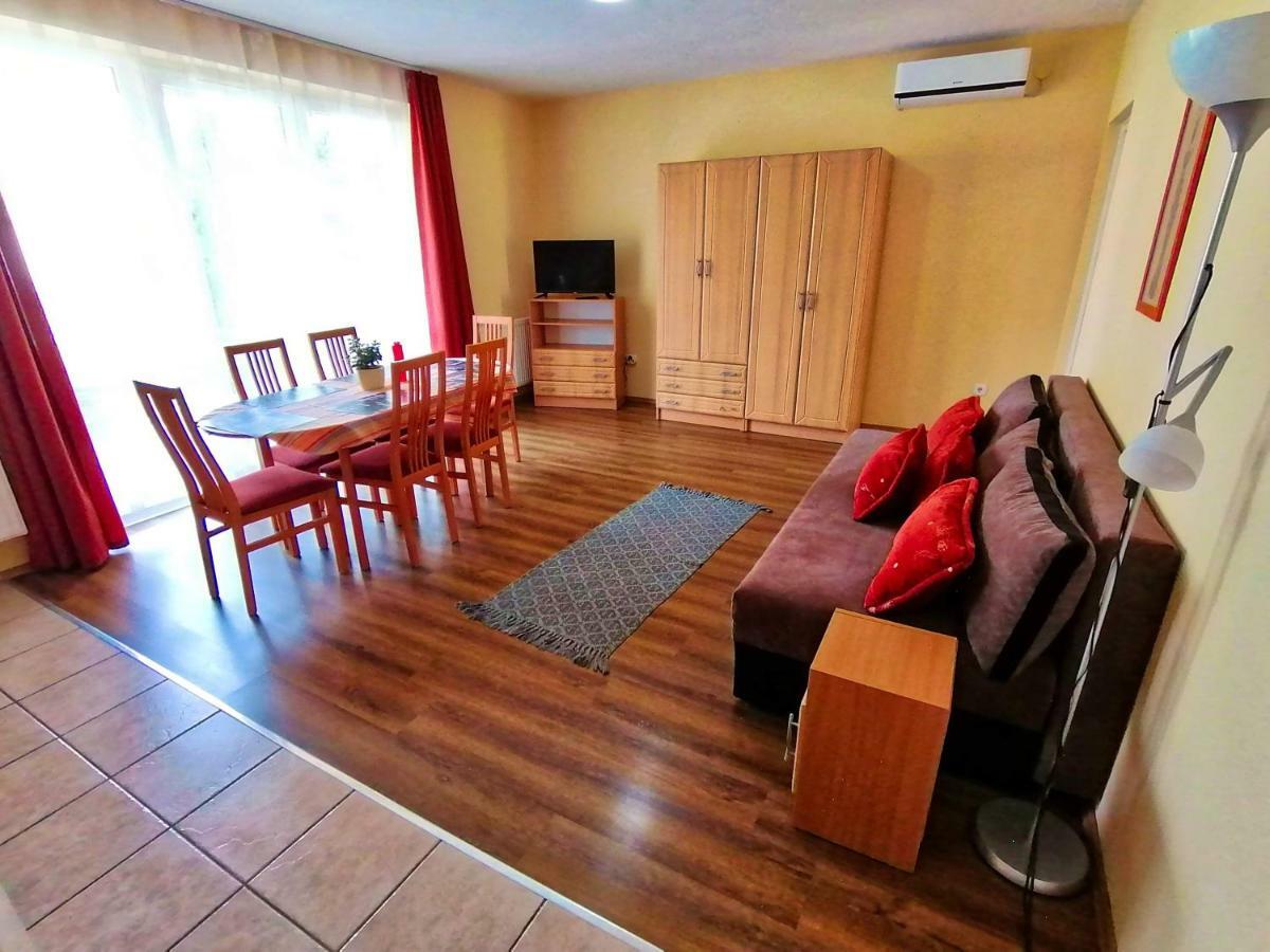 Villa Aida Apartman ไฮจ์ดุสโซบอสโล ภายนอก รูปภาพ