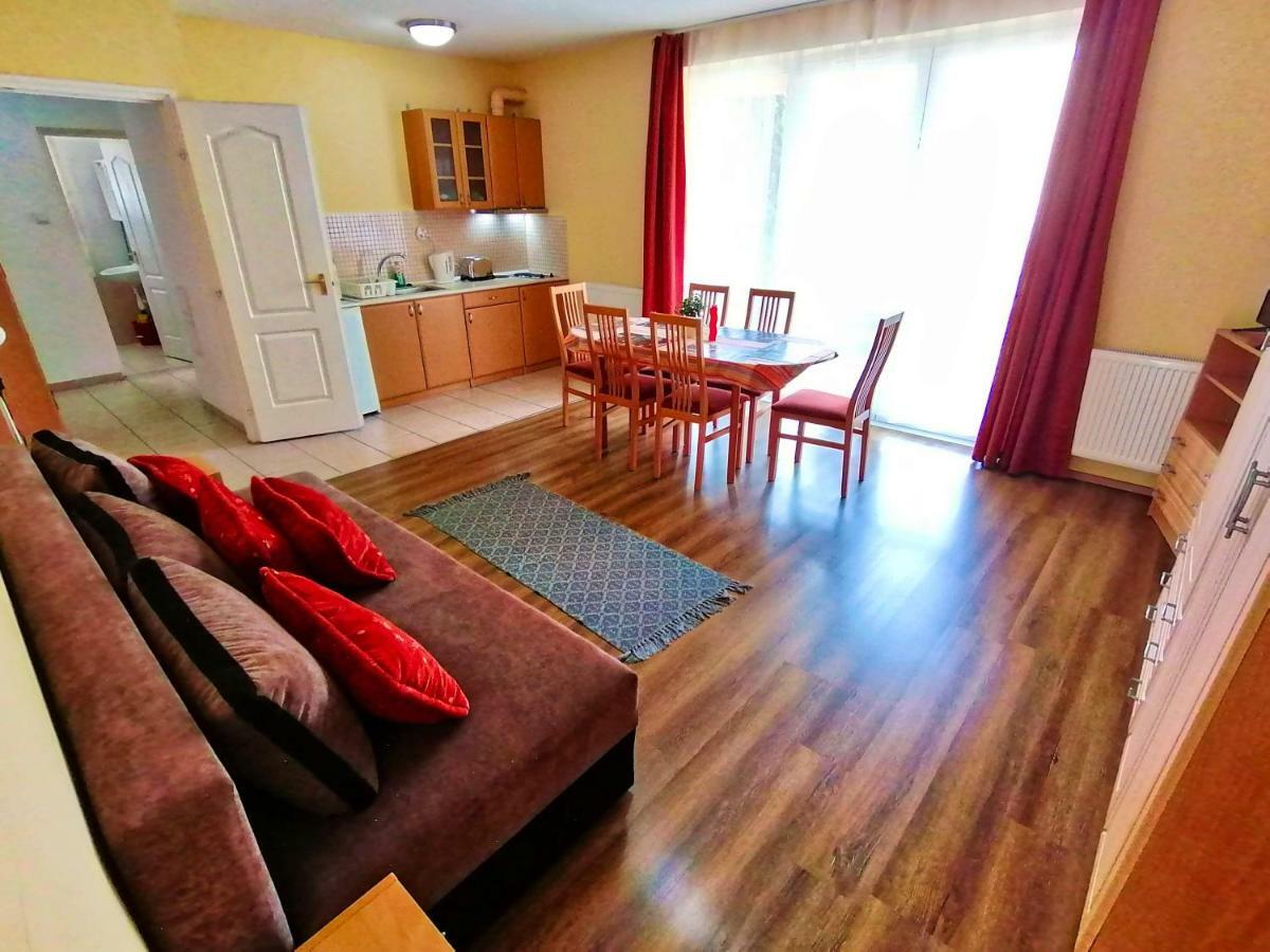 Villa Aida Apartman ไฮจ์ดุสโซบอสโล ภายนอก รูปภาพ