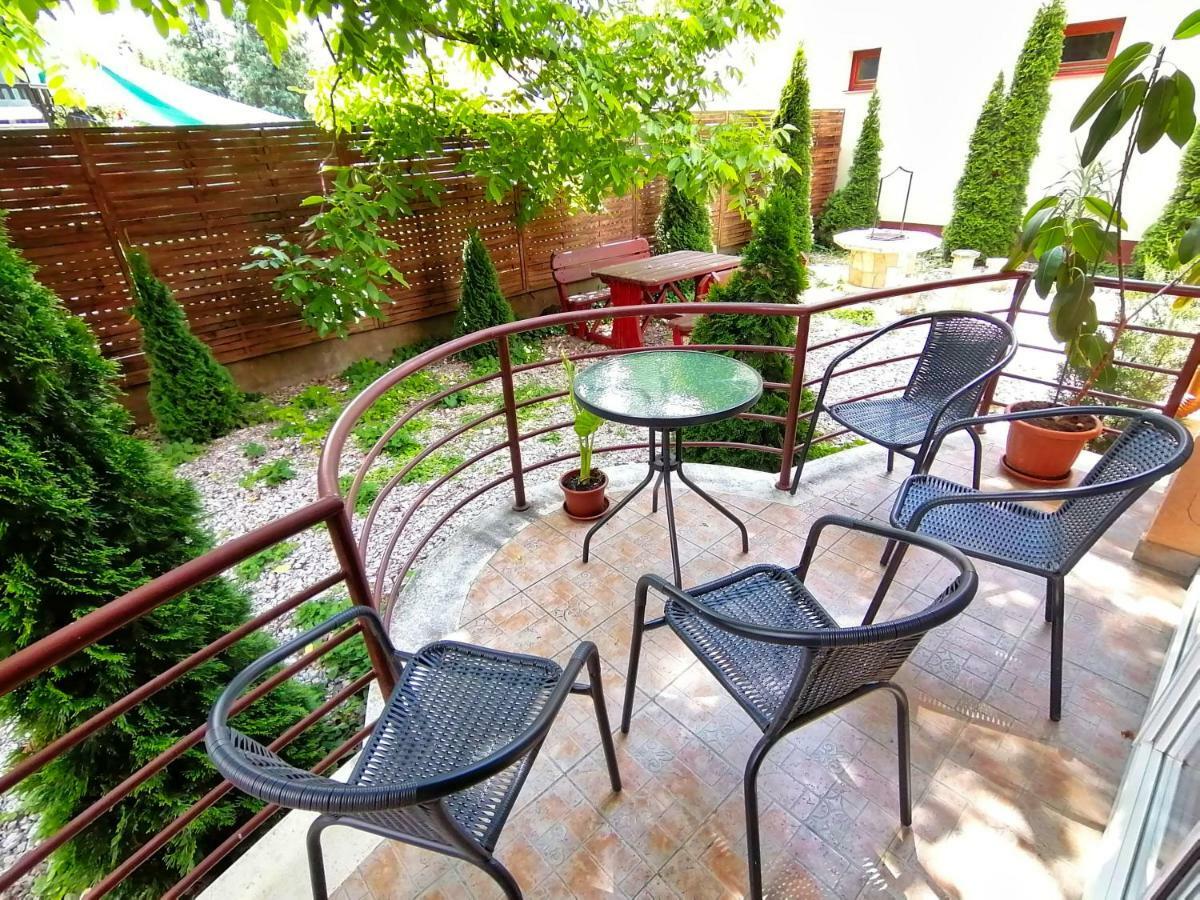 Villa Aida Apartman ไฮจ์ดุสโซบอสโล ภายนอก รูปภาพ